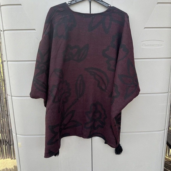Cleobella Burgundy Sevigny Capelet Poncho Cape Wrap Tassels OSFM - Picture 3 of 13